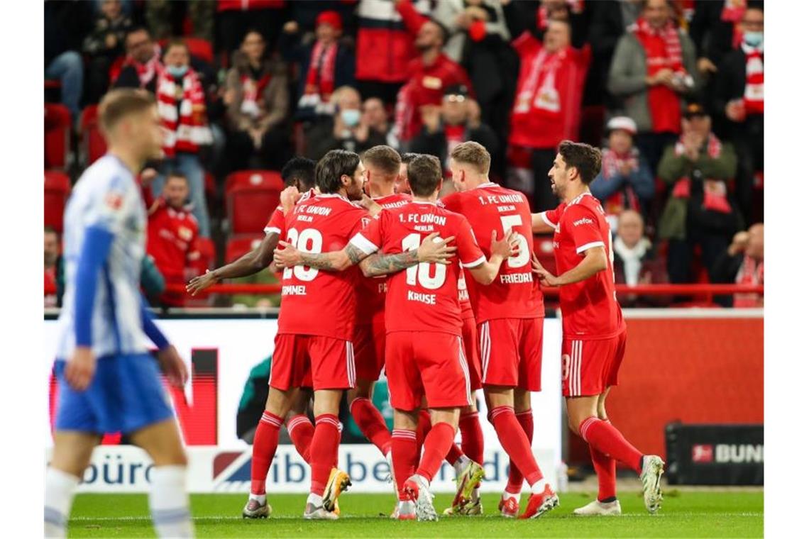 BVB wieder an den Bayern dran - Leipzig verliert Union Berlin feiert im Stadtderby einen Sieg. Foto: Andreas Gora/dpa