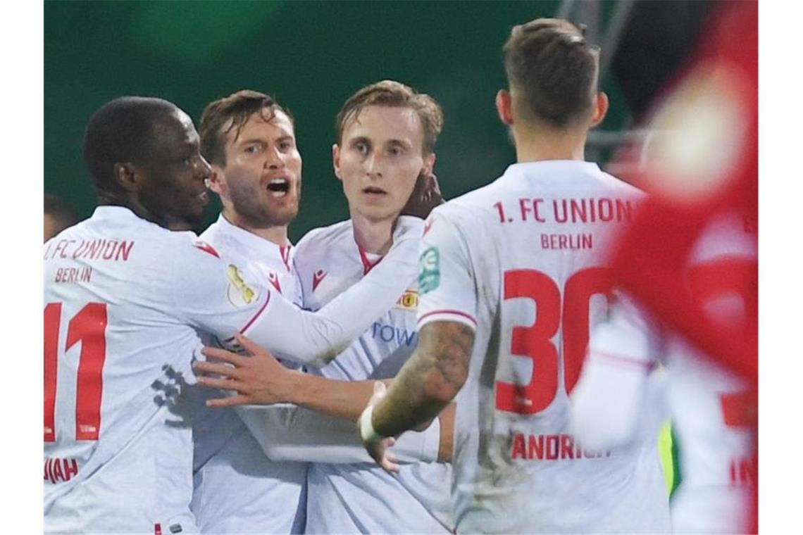 Union Berlin feierte in Freiburg den Einzug ins Achtelfinale. Foto: Patrick Seeger/dpa