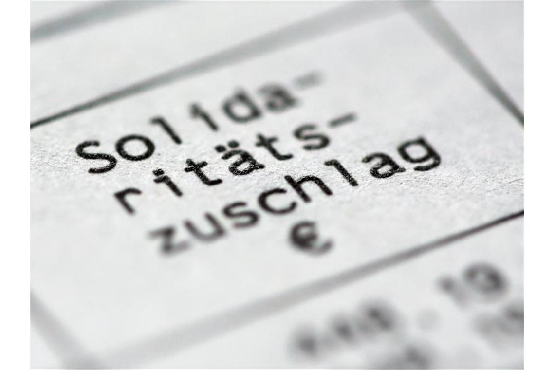 Koalitionsspitzen einig über Teil-Abschaffung des Soli Union und SPD haben im Koalitionsvertrag verabredet, dass 90 Prozent der Soli-Zahler den Zuschlag ab 2021 nicht mehr zahlen müssen. Foto: Roland Weihrauch