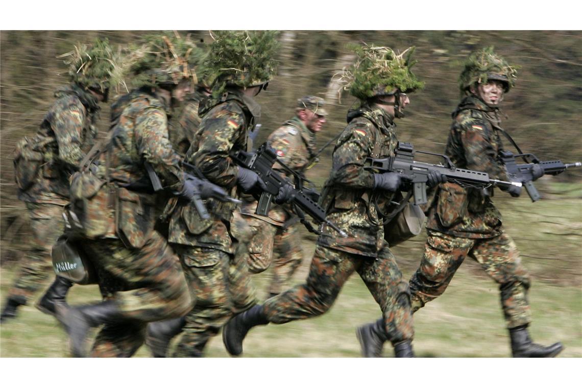 Union und SPD wollen zunächst Freiwilligkeit bei Wehrdienst Union und SPD haben sich auf einen neuen Wehrdienst geeinigt. (Symbolbild)