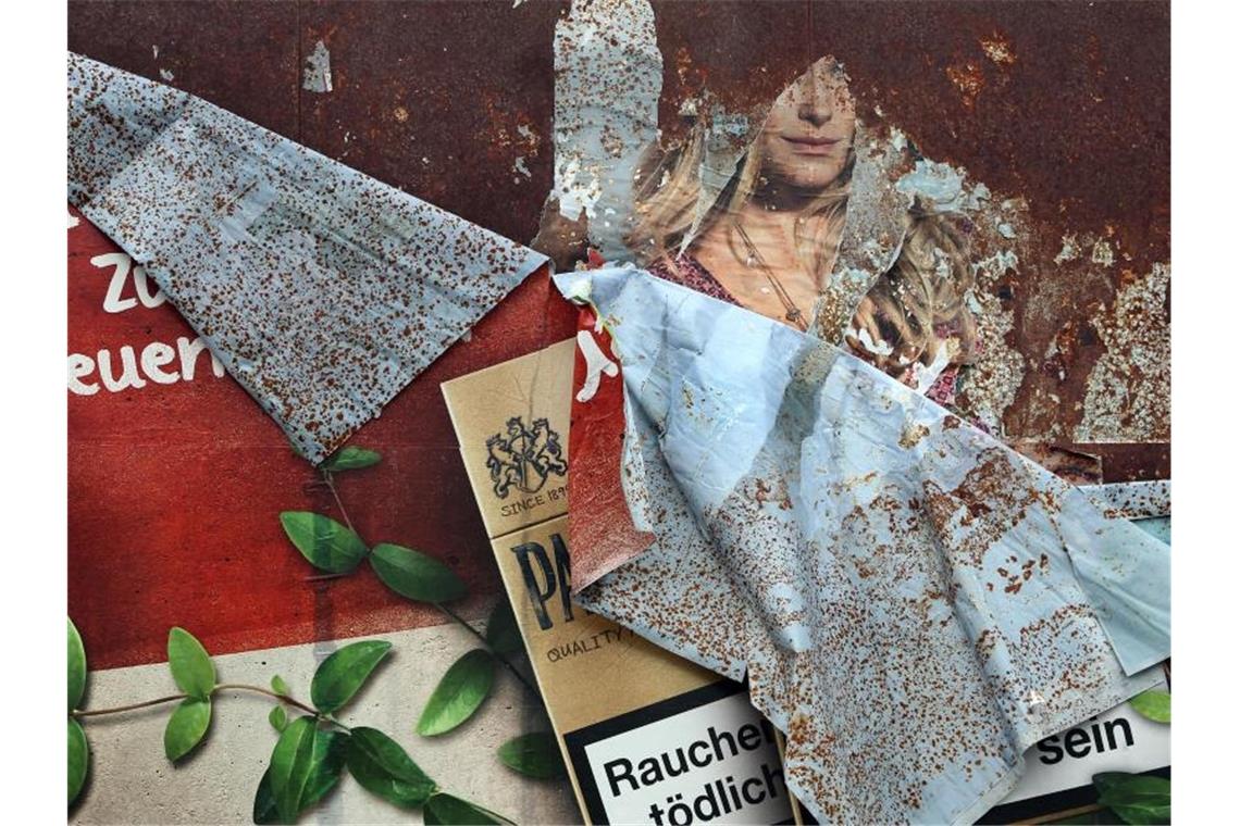 Tabak-Außenwerbeverbot: Koalition will bald Entscheidung Union und SPD streiten seit langem über ein Außenwerbeverbot für Tabakprodukte. Verboten ist Tabakwerbung etwa schon in Radio, Fernsehen, Zeitungen und Zeitschriften. Foto: Karl-Josef Hildenbrand/dpa