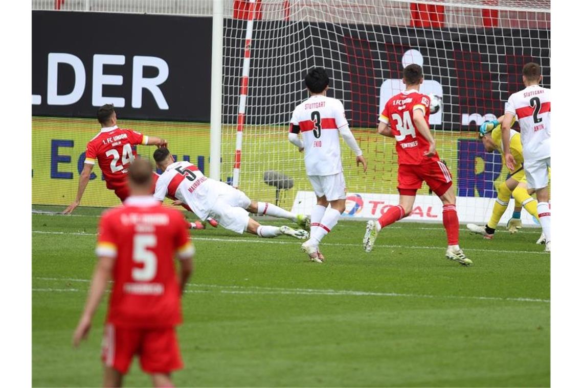 Unions Stürmer Petar Musa (l) erzielt das Tor zur 2:0-Führung. Foto: Andreas Gora/dpa