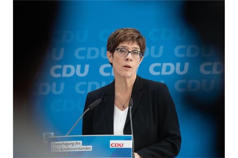 Unionsfraktionschef Ralph Brinkhaus springt der viel kritisierten CDU-Chefin Annegret Kramp-Karrenbauer zur Seite: „Sie wird auch unsere nächste Kanzlerkandidatin sein.“ Foto: Michael Kappeler