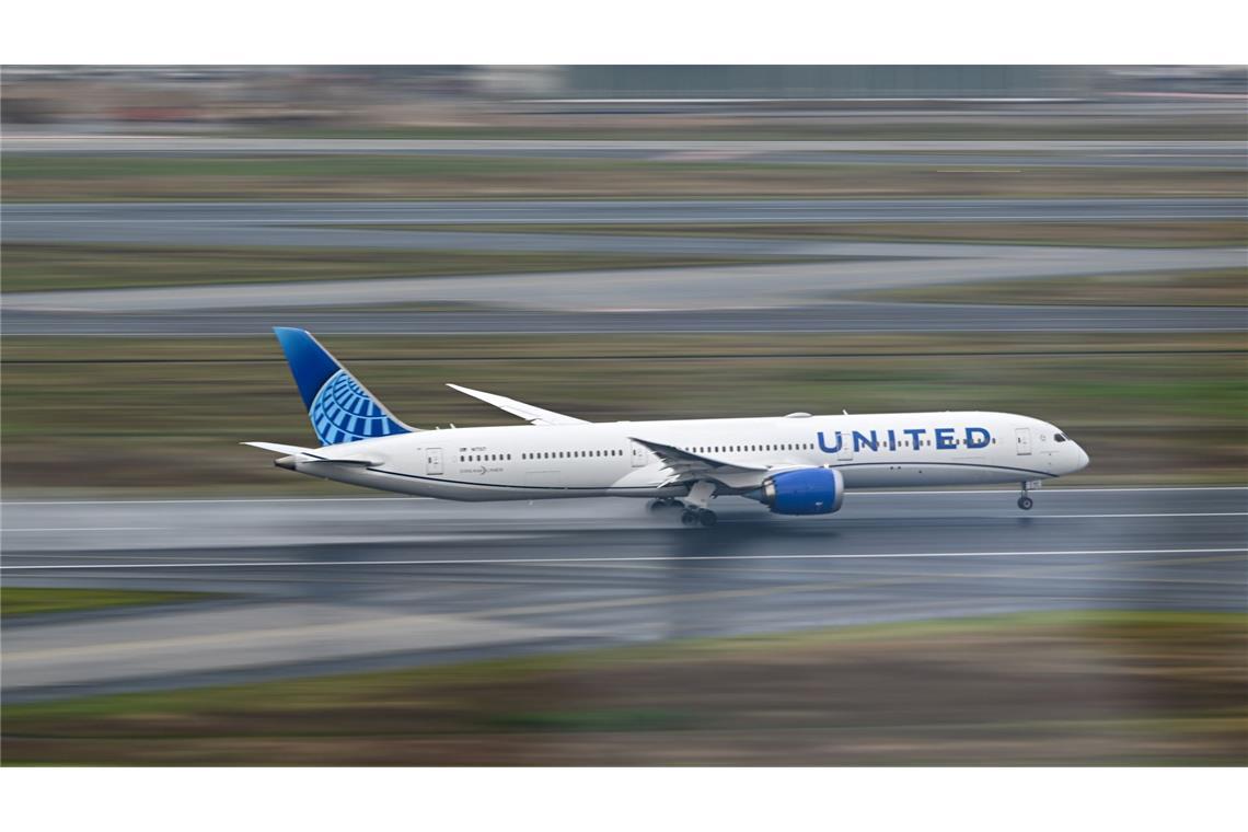 United Airlines muss die Gewinnprognose für dieses Jahr reduzieren. (Archivbild)