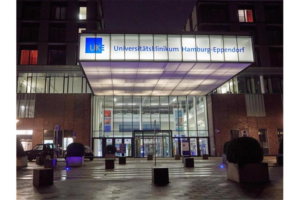 Experte erwartet 60 bis 70 Prozent Infizierte in Deutschland Universitätsklinikum Hamburg-Eppendorf: Erstmals ist auch in Hamburg eine Infektion mit dem neuartigen Coronavirus nachgewiesen worden. Foto: Georg Wendt/dpa