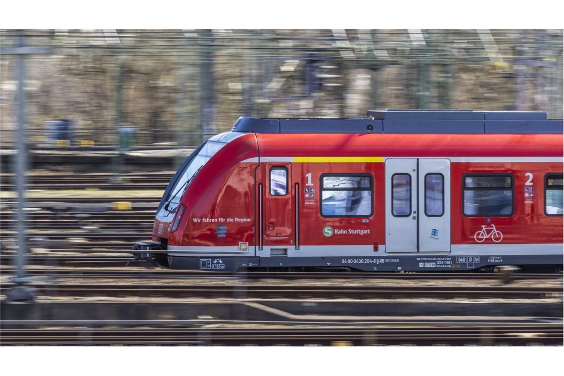Beim Deutschlandticket droht erneut Unsicherheit Unklar ist, wie genau das bundesweit gültige Ticket im Nah- und Regionalverkehr ab 2026 finanziert werden soll.