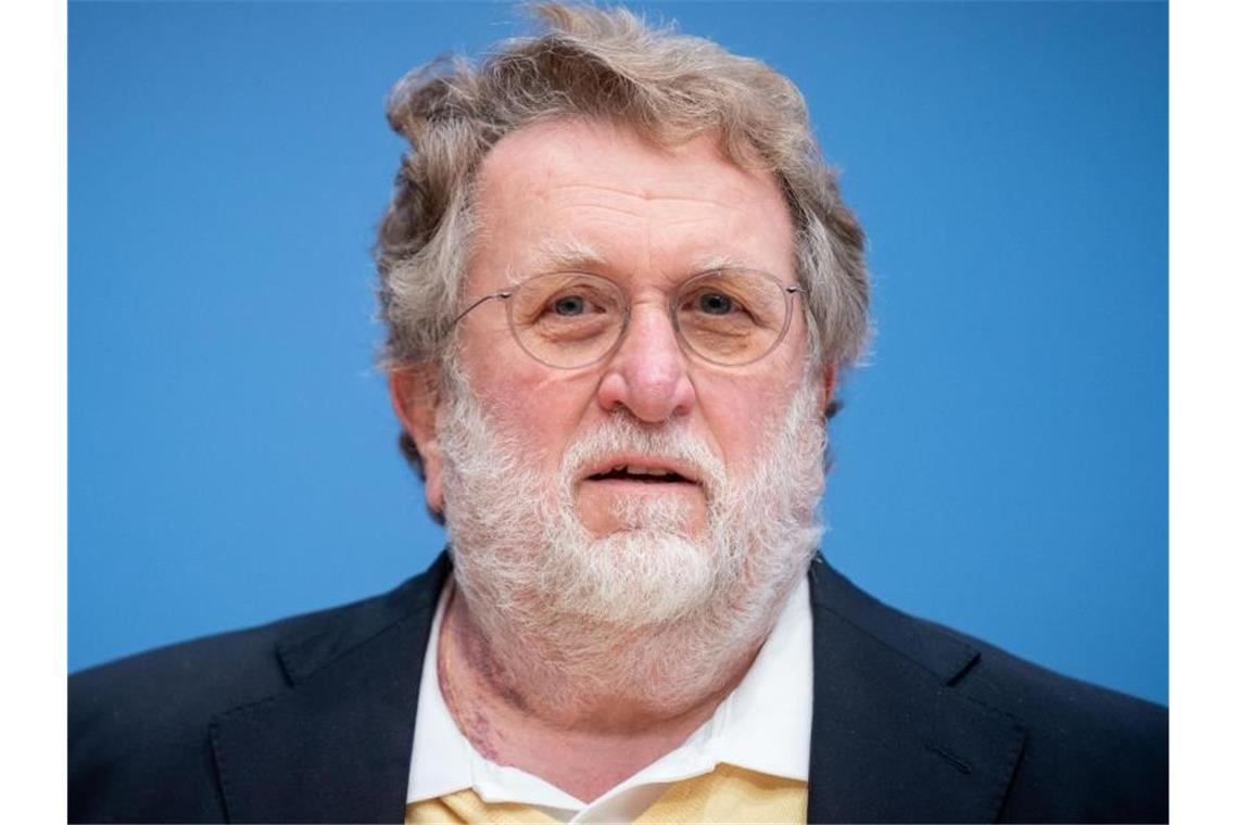„Unnötiger Druck muss vermieden werden“: Virologe Thomas Mertens, Vorsitzender der Ständigen Impfkommission, wehrt sich gegen die Forderung aus der Politik, die bisher ausstehende Impf-Empfehlung für Kinder und Jugendliche zu überprüfen. Foto: Kay Nietfeld/dpa