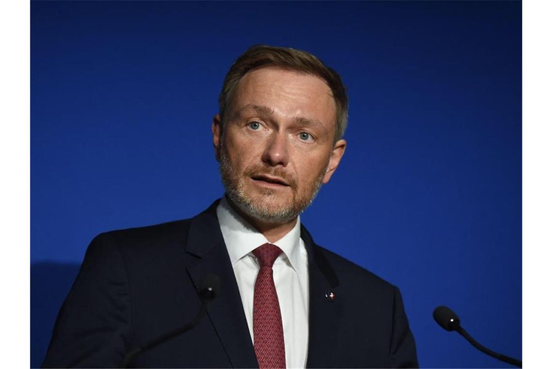 Lindner will „eine der schlagkräftigsten Armeen in Europa“ „Unser Ziel, auch mein Ziel, ist, dass wir im Laufe dieses Jahrzehnts eine der handlungsfähigsten, schlagkräftigsten Armeen in Europa bekommen“, sagt FDP-Finanzminister Christian Lindner. Foto: Eric Piermont/AFP/dpa