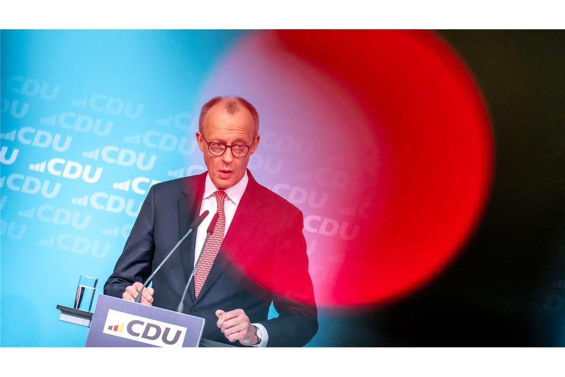 "Unsere Wirtschaft ist noch nicht wieder ausreichend in Schwung", sagt Friedrich Merz.