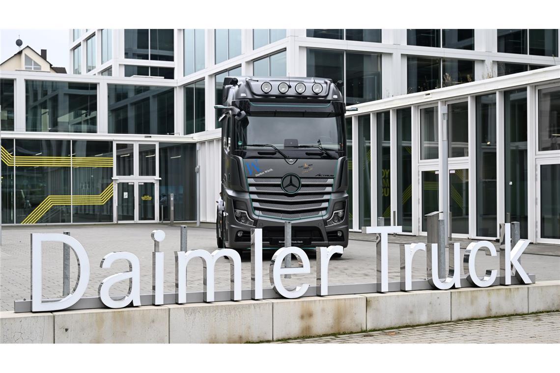 Unsichere Aussichten: Daimler Truck kürzt Prognose. (Archivbild)