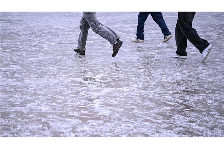 Unsichere Schritte, auch in Richtung Zukunft: Viele Jugendliche blicken pessimistisch in die Welt. (Symbolbild)