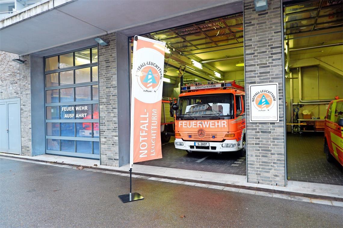 Unter anderem am Feuerwehrhaus in Obertürkheim hat die Stadt einen sogenannten Notfall-Leuchtturm eingerichtet.