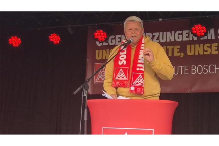 Unter anderem Bosch-Mobility-Betriebsratschef Frank Sell sprach bei der Protestaktion in Feuerbach.