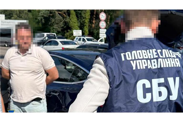 Unter anderem wegen Vorwürfen der Informationsweitergabe an russische Geheimdienste hat der ukrainische Geheimdienst SBU Razzien bei Mitarbeitern des Nationalen Antikorruptionsbüros vorgenommen.
