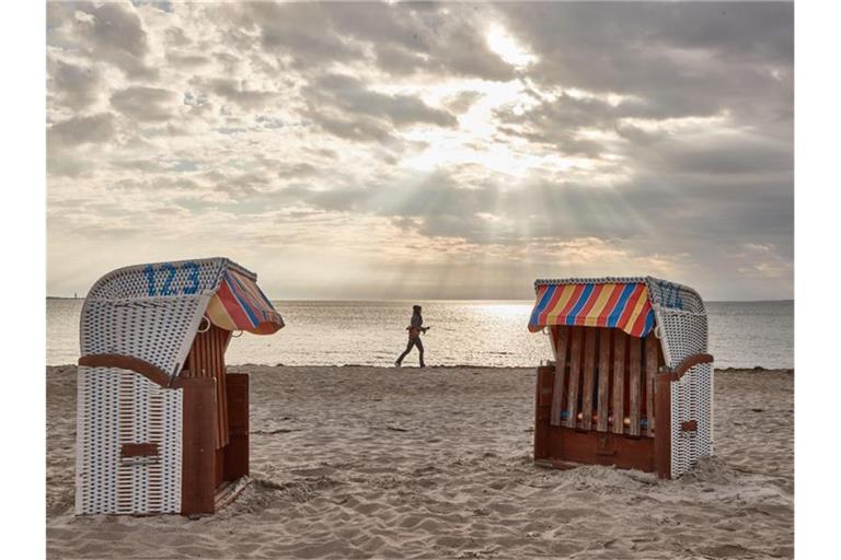 Unter bestimmen Auflagen ist Urlaub in ganz Schleswig-Holstein wieder möglich. Foto: Georg Wendt/dpa