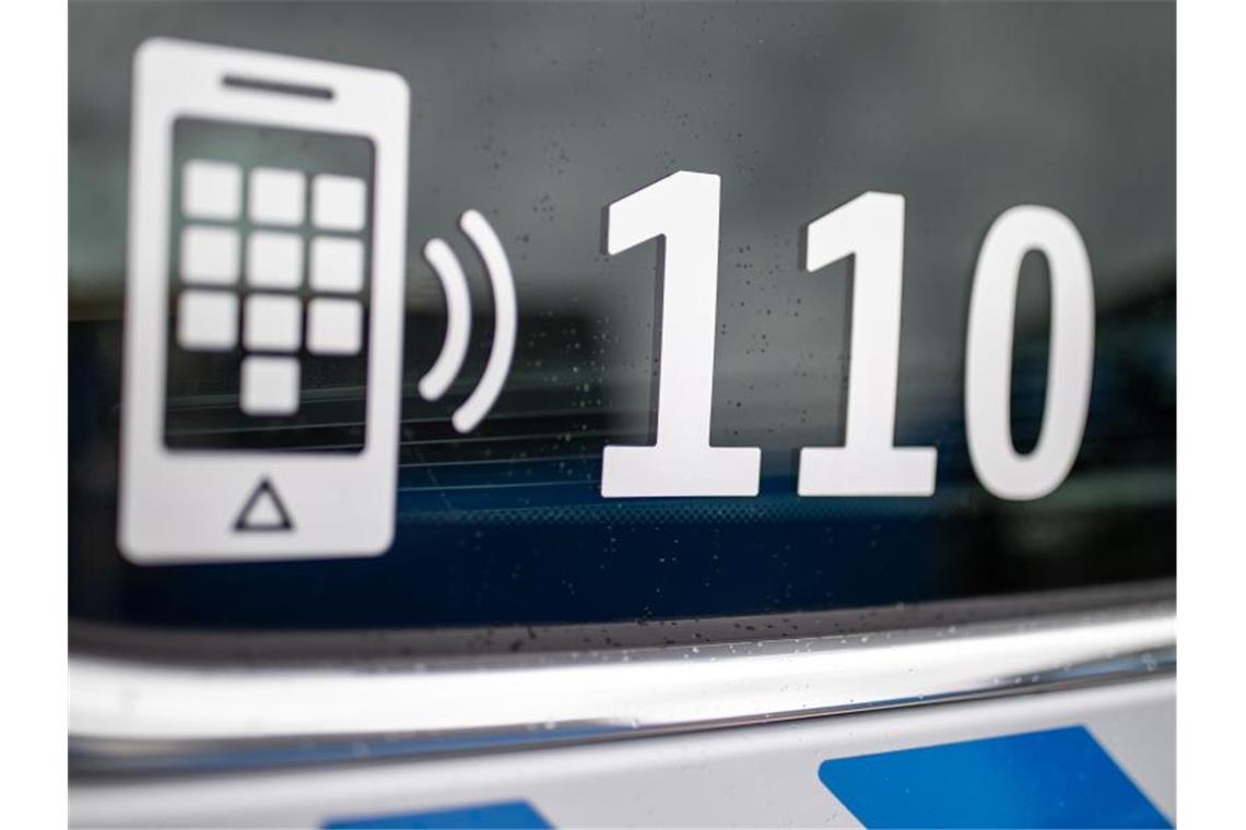 Kurioses aus dem Polizeialltag beim Twitter-Marathon Unter dem Hastag #Polizei110 läuft ein bundesweiter Twitter-Marathon der Polizei. Foto: Daniel Karmann/dpa