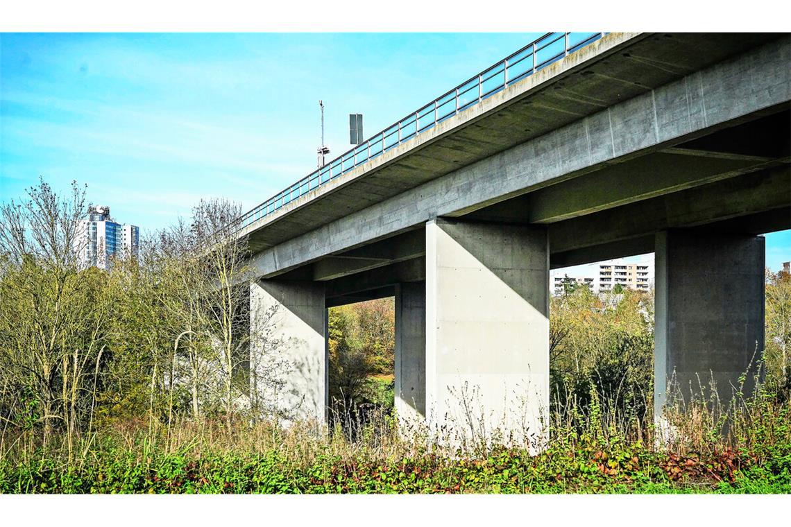 Unter den 15 Brücken, die im Regierungsbezirk Stuttgart abgerissen und neu gebaut werden sollen, befindet sich auch die B-27-Körschtalbrücke.