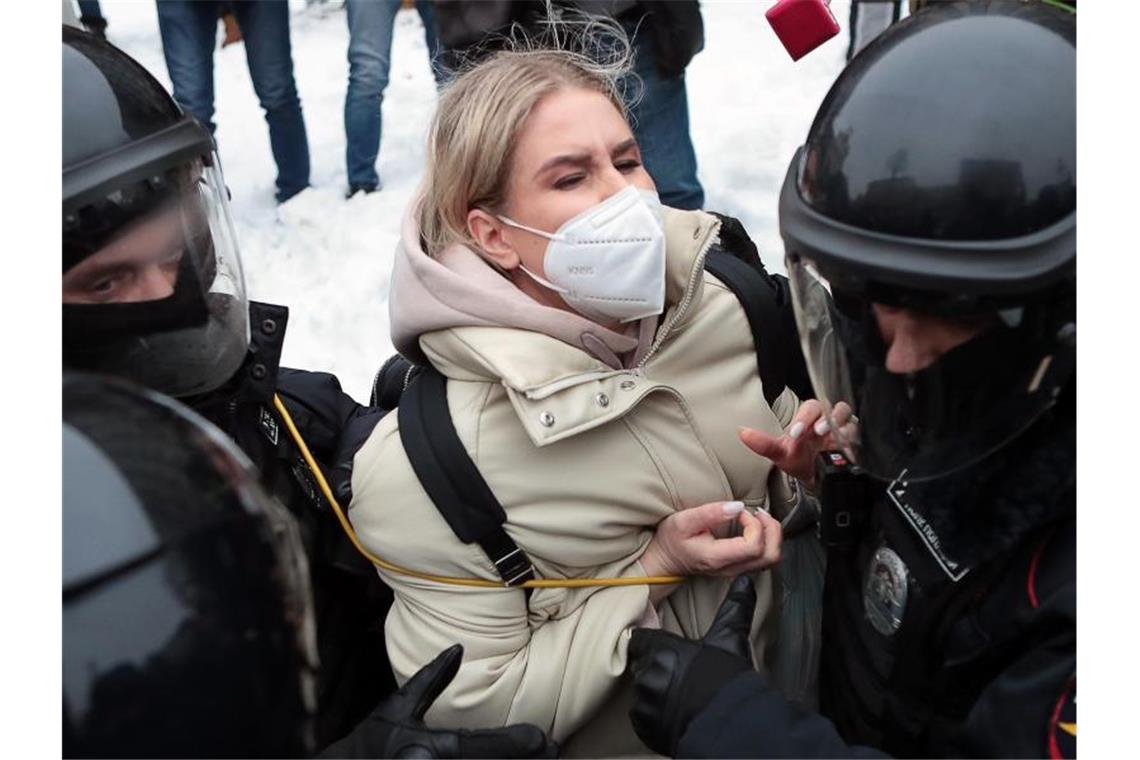 Hunderte Festnahmen bei Pro-Nawalny-Demos in Russland Unter den Festgenommenen ist auch Ljubow Sobol: Die Juristin ist eine enge Mitarbeiterin von Kremlkritiker Nawalny. Foto: Dmitry Golubovich/TASS/dpa
