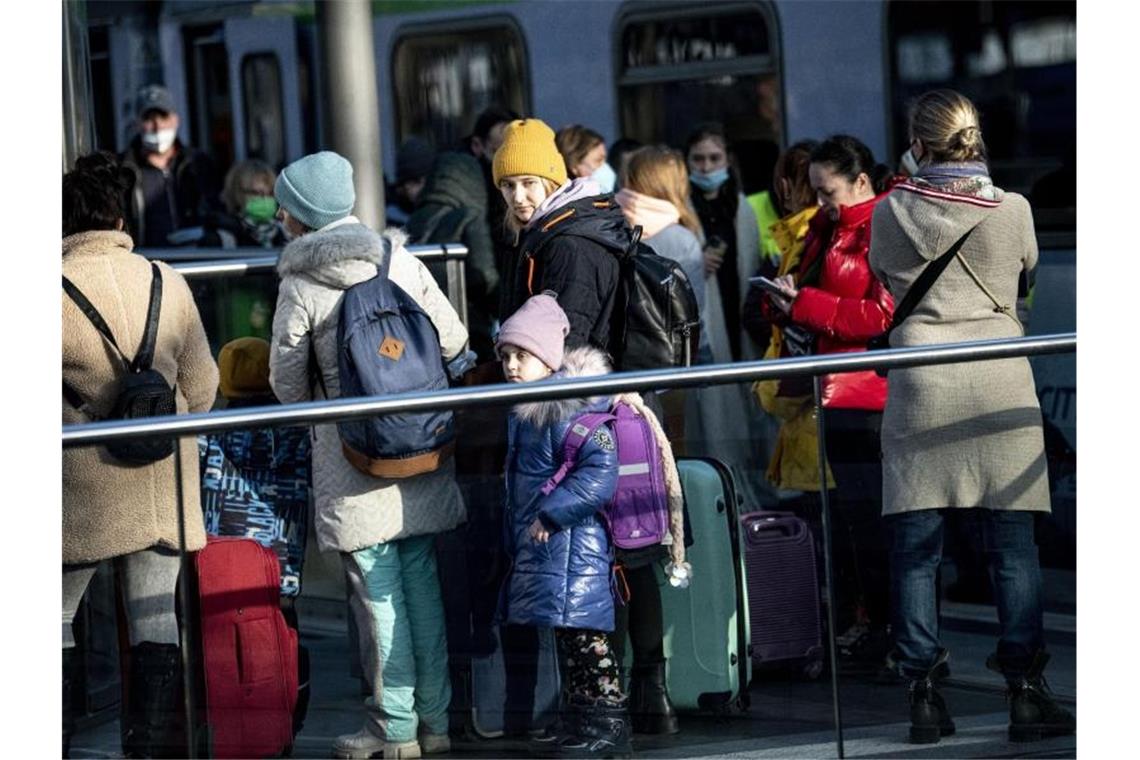 Mehr als 27.500 Ukraine-Flüchtlinge in Deutschland Unter den Geflüchteten aus der Ukraine sind vor allem Frauen und Kinder. Foto: Fabian Sommer/dpa