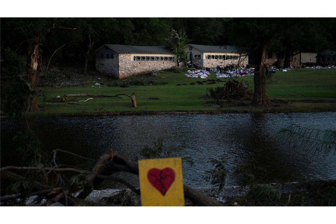 Erneut tödliche Überschwemmungen im Süden der USA Unter den Toten sind auch mindestens 27 Kinder und Betreuer eines Sommercamps.