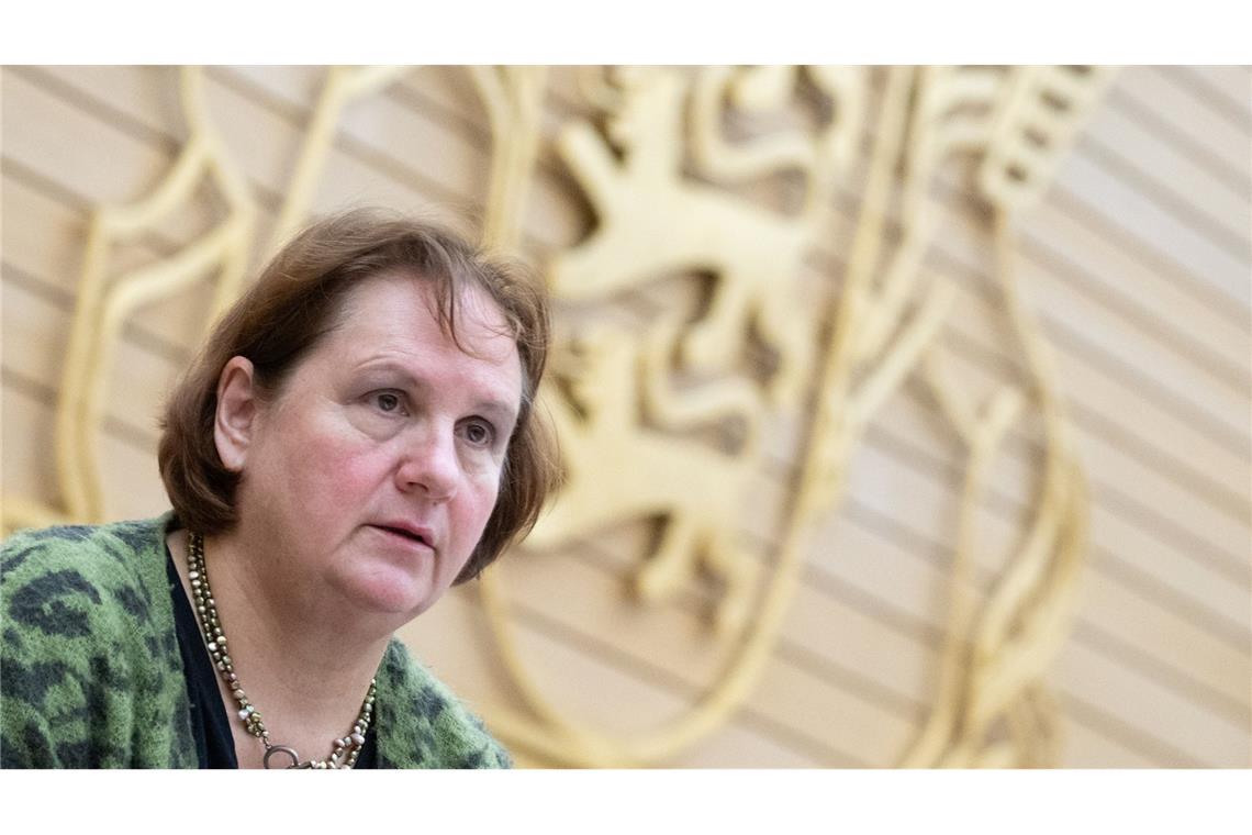 Die Panne muss lückenlos aufgeklärt werden Unter Kultusministerin Theresa Schopper (Grüne) wurden die unbesetzten Stellen entdeckt. Das Problem geht aber noch viel mehr Leute an.