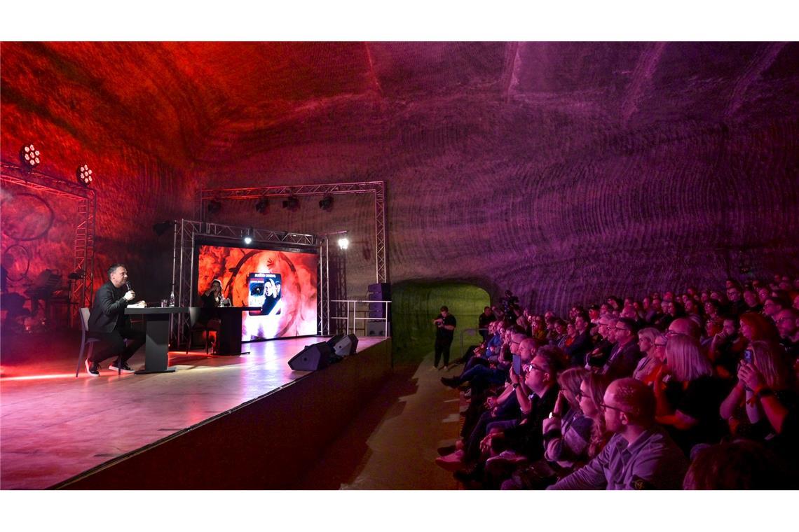 Unter Tage wird’s gruselig: Fitzek und Strauss präsentieren „REM“ im Bergwerk Sondershausen