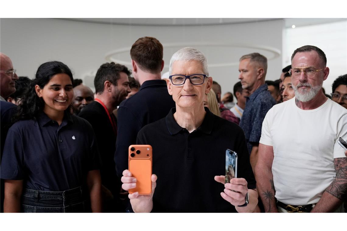 Unter Tim Cook als Konzernchef trieb das iPhone maßgeblich das Apple-Geschäft an. (Archivbild)