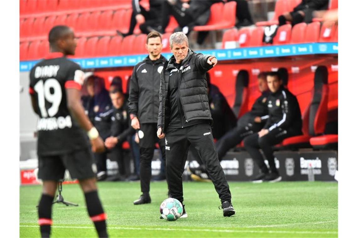 Unter Trainer Friedhelm Funkel (M.) hat der 1. FC Köln von fünf Spielen nur zwei verloren. Foto: Martin Meissner/AP-Pool/dpa