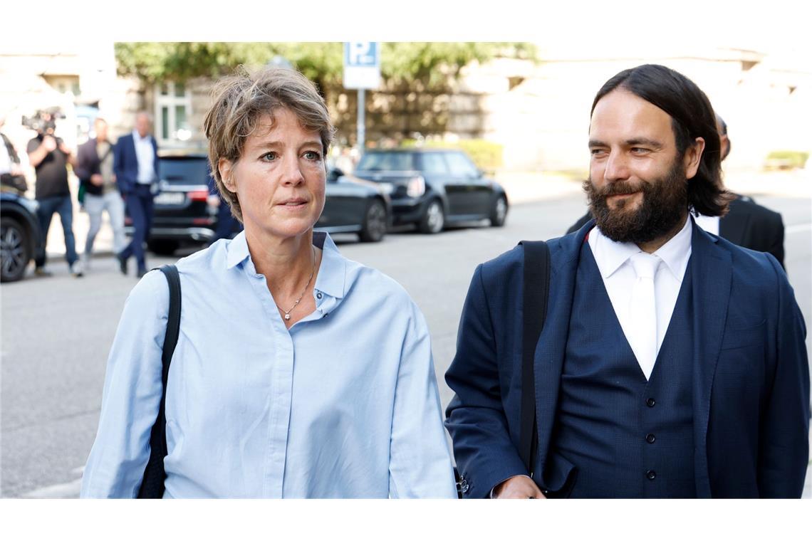 Prozess um Kindesentführung gegen Christina Block gestartet Unternehmerin Block und Anwalt Bott treffen am Gericht ein.