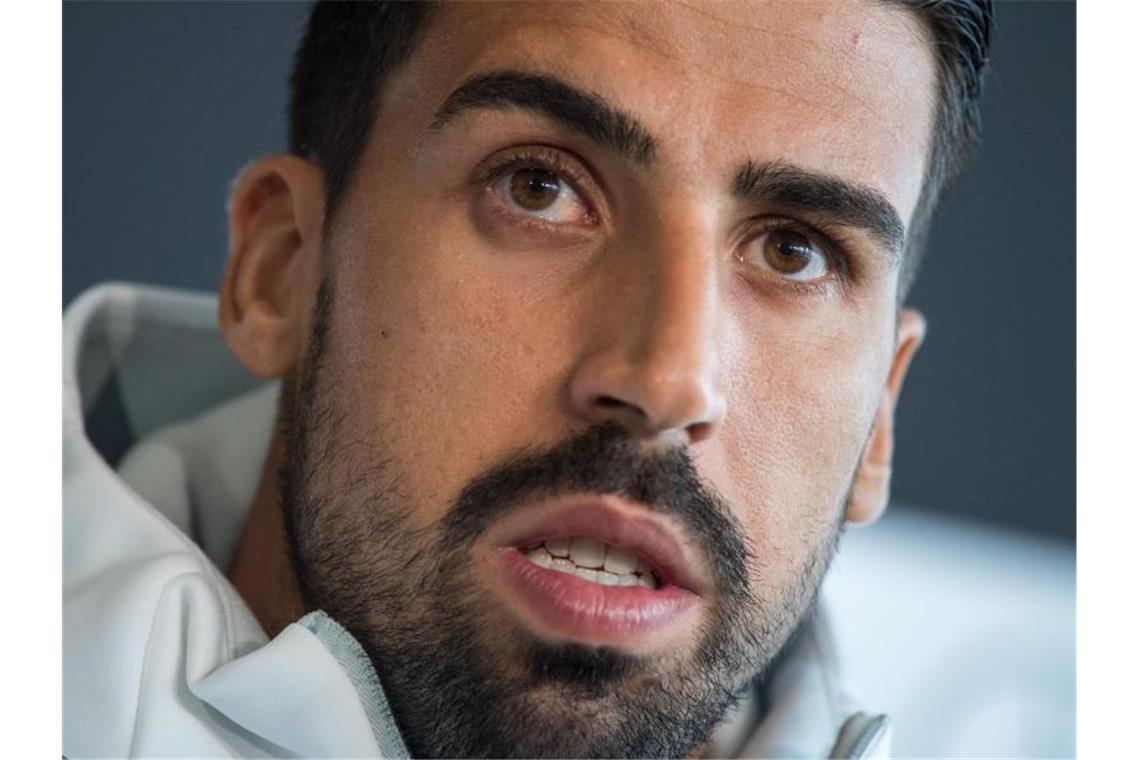 Transfers, Pokalspiele, Bundesliga Unterschreibt am heutigen Montag wohl bei Hertha BSC: Sami Khedira kehrt in die Bundesliga zurück. Foto: picture alliance / Sebastian Gollnow/dpa