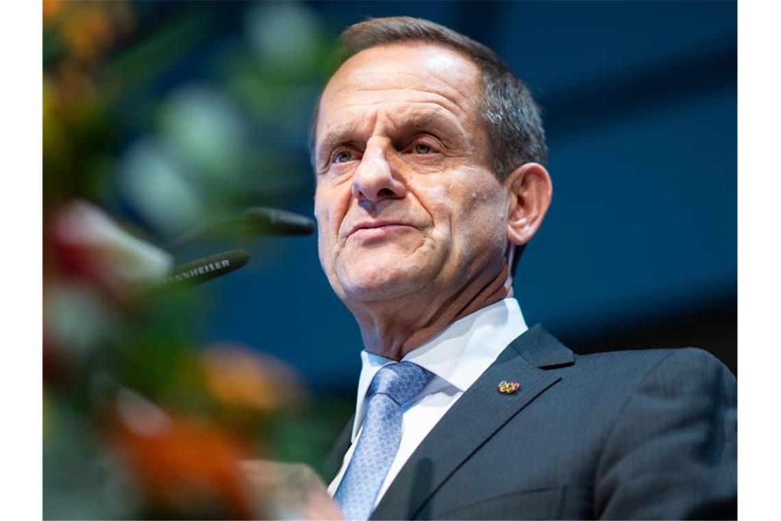 Unterstützt Sportler in ihren Bekundungen gegen Rassismus: DOSB-Präsident Alfons Hörmann. Foto: Guido Kirchner/dpa