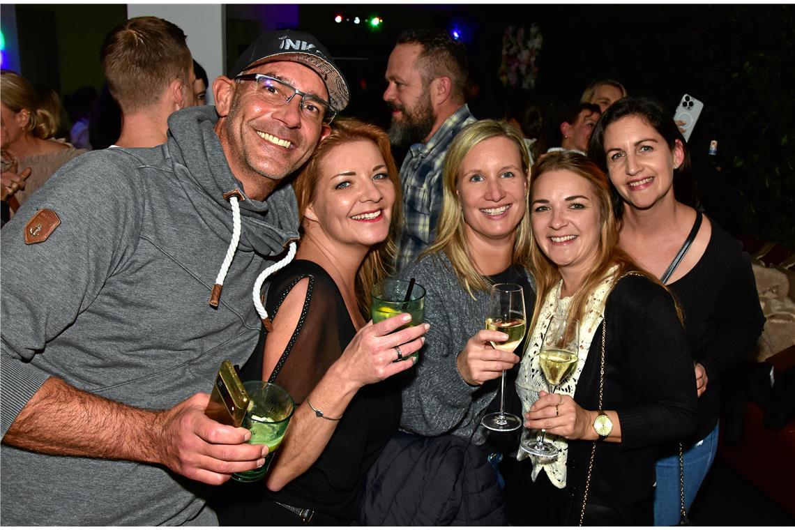 Unterwegs mit Freunden in Backnang. Partystimmung bei Diaz & Jonez im Fancy.  Li...