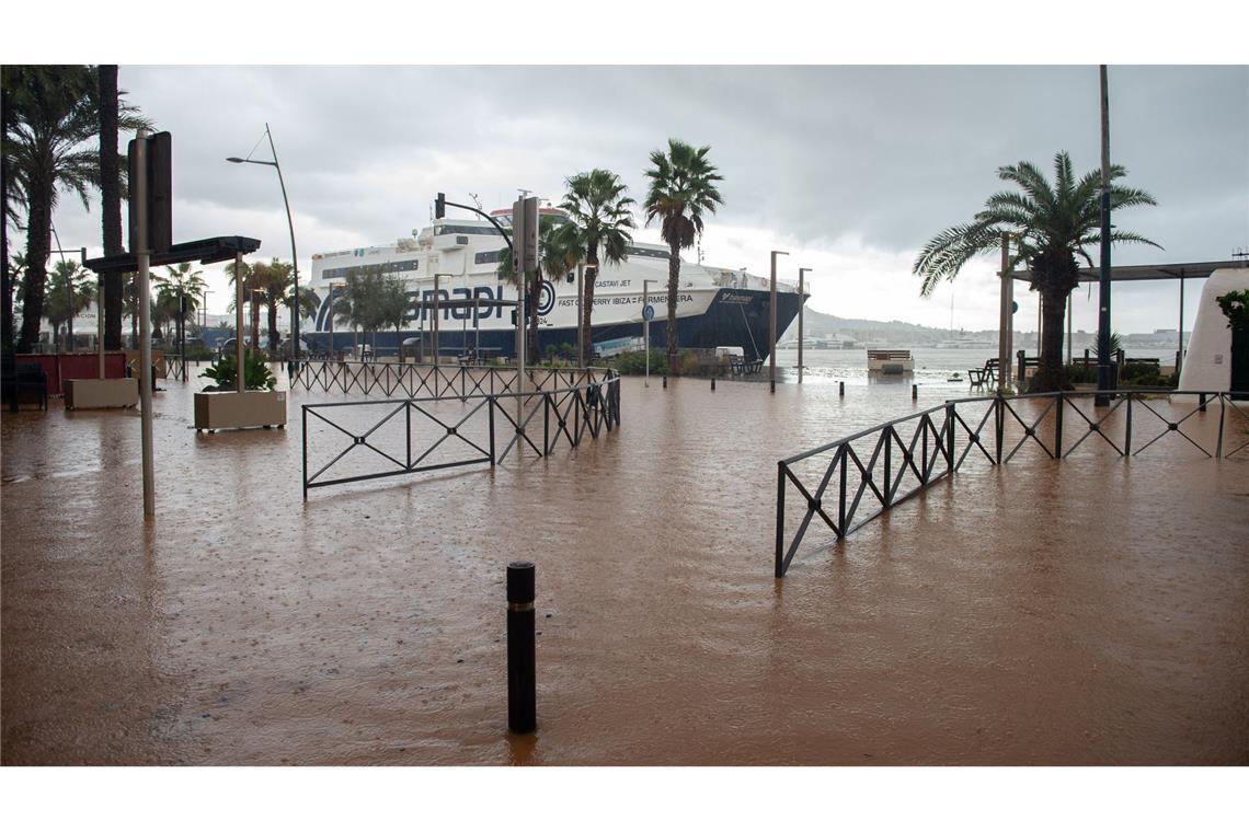 Unwetter auf Ibiza: Straßen nach Starkregen überflutet