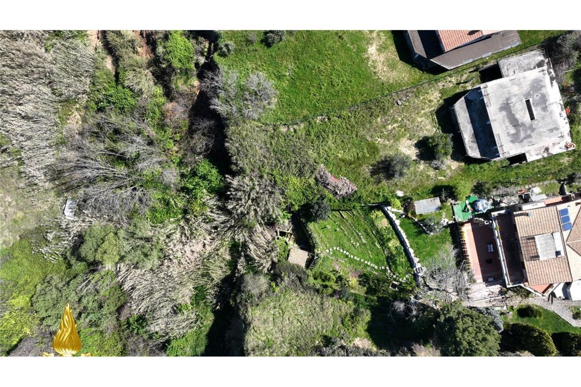 Unwetter mit heftigen Regenfällen haben die Erde Anfang der Woche in Süditalien wieder in Bewegung gesetzt.