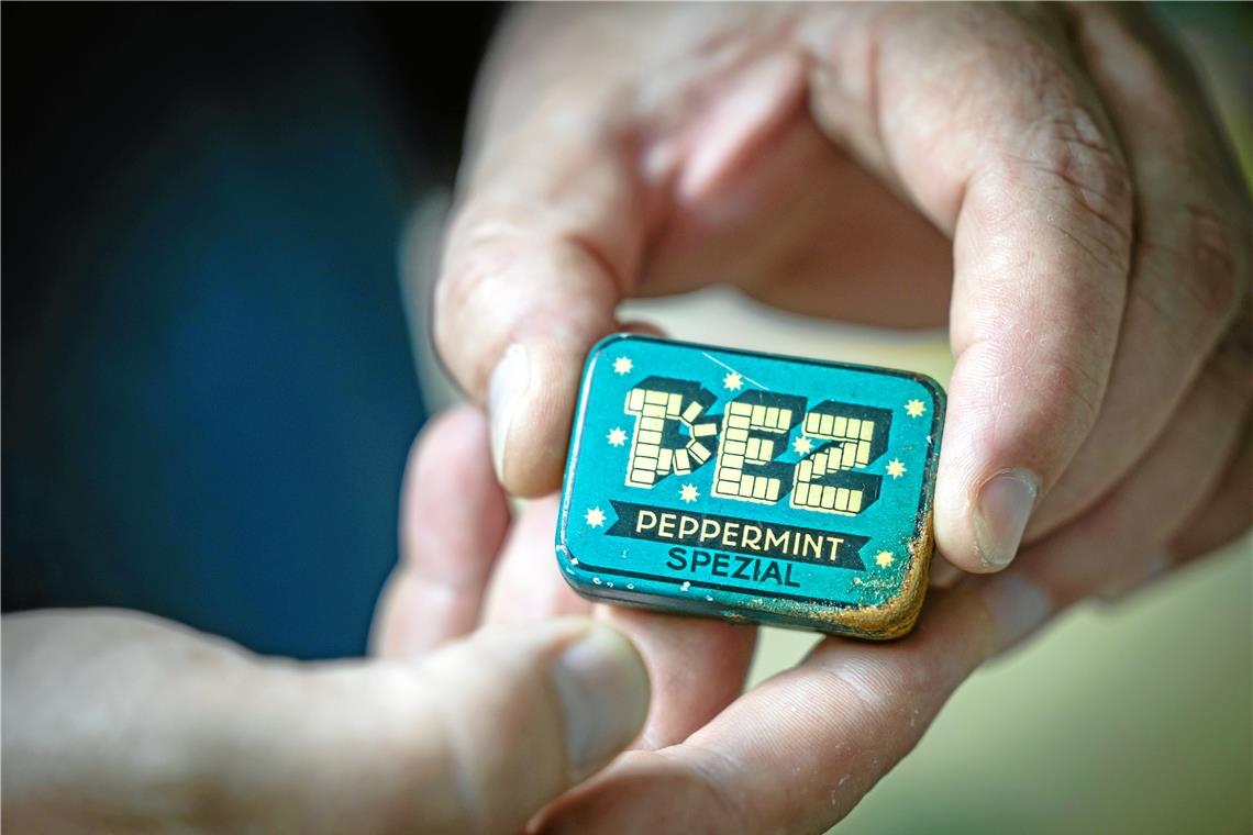 Süße Leidenschaft für Spender Ursprünglich – im Jahr 1927 – wurden die Bonbons in kleinen Metalldöschen verkauft. Der Name PEZ lässt sich aus dem Wort „Pfefferminz“ (PfeffErminZ) ableiten.