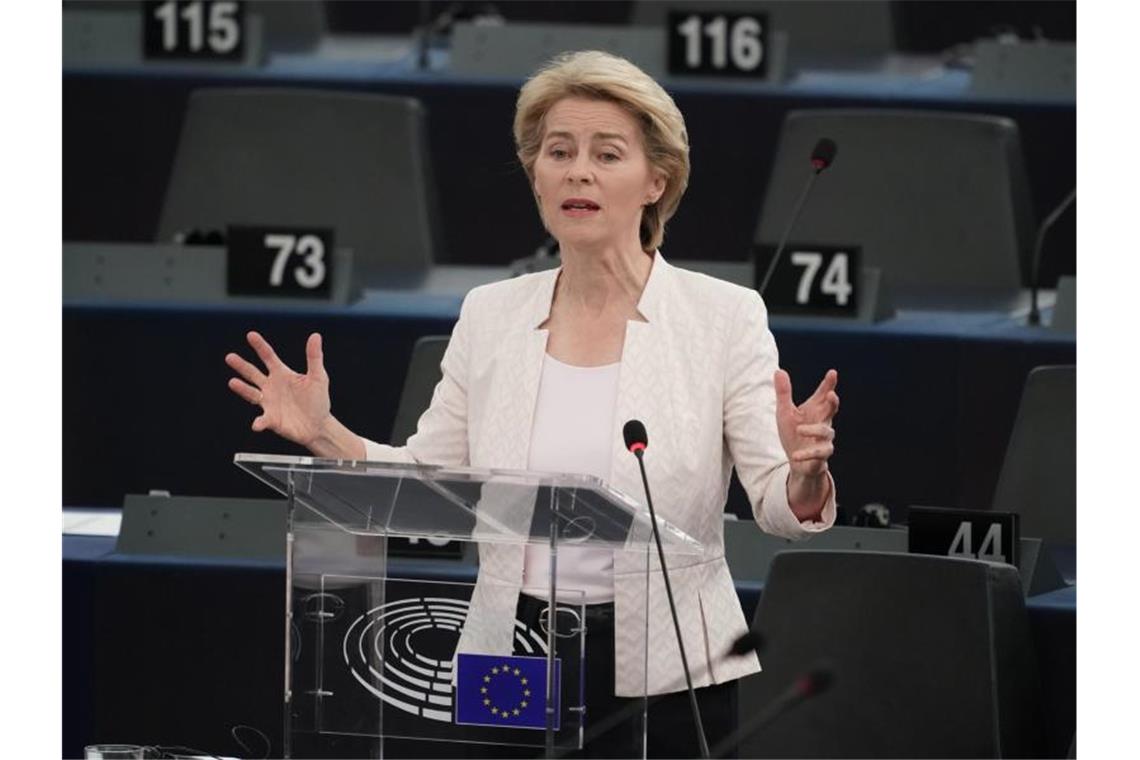 Ursula von der Leyen hält ihre Bewerbungsrede vor den Abgeordneten des Europaparlaments in Straßburg. Foto: Michael Kappeler