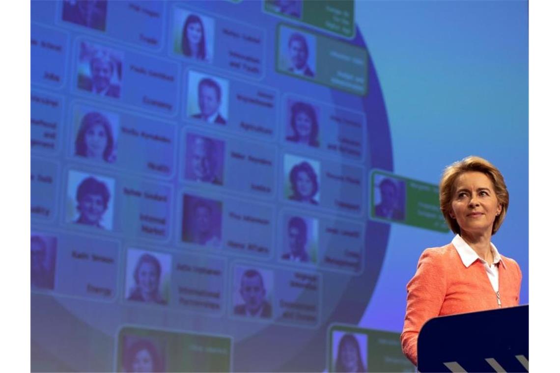 EU-Parlament verschiebt von der Leyens Kommissions-Start Ursula von der Leyen muss ihre Personalvorschläge für die EU-Kommission überarbeiten. Foto: Virginia Mayo/AP/dpa