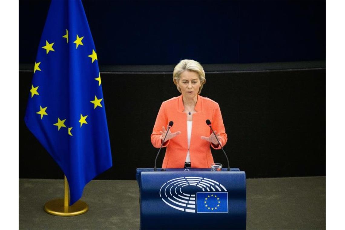 Von der Leyen will EU widerstandsfähiger machen Ursula von der Leyen, Präsidentin der Europäischen Kommission, äußert sich zur Lage der EU. Foto: Philipp von Ditfurth/dpa
