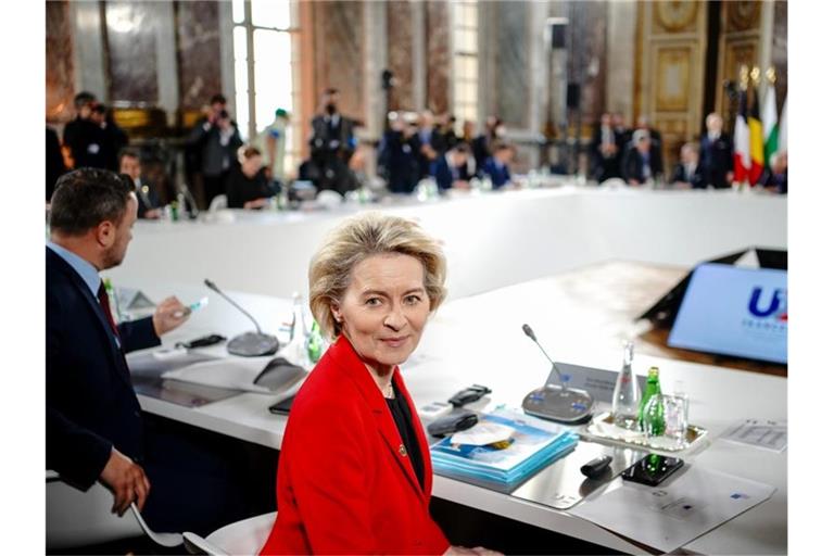 Ursula von der Leyen, Präsidentin der Europäischen Kommission, strebt eine vorübergehende Deckelung der Energiepreise an. Foto: Kay Nietfeld/dpa
