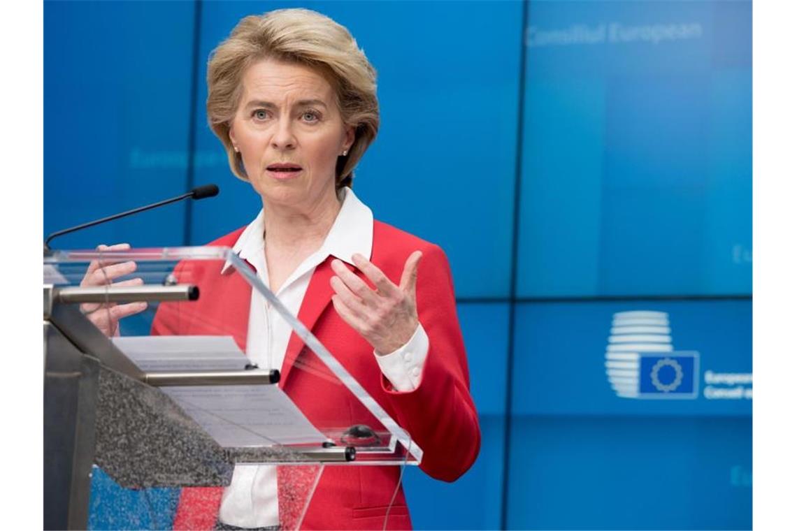 Ursula von der Leyen spricht während einer Pressekonferenz. Zur Eindämmung des neuartigen Coronavirus haben Deutschland und die anderen EU-Staaten ein weitreichendes Einreiseverbot für Bürger der allermeisten Nicht-EU-Staaten vereinbart. Foto: Etienne Ansotte/European Commission/dpa