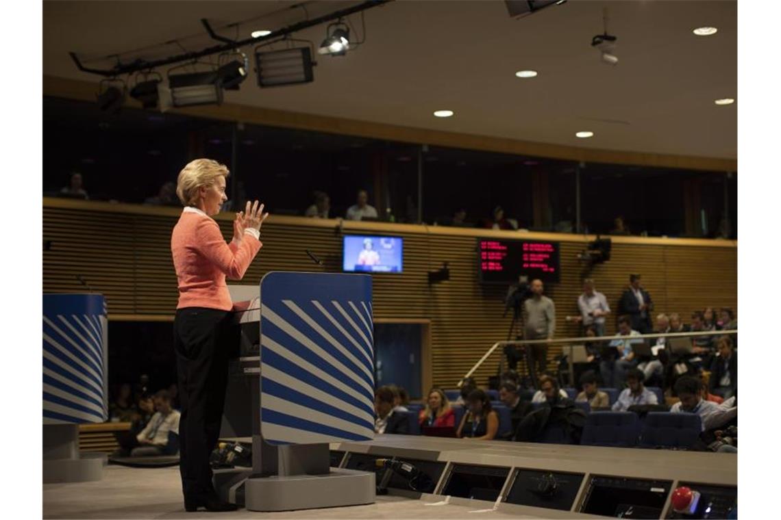 Ursula von der Leyen stellt in der Brüsseler EU-Zentrale ihr Team für die EU-Kommission vor. Foto: Virginia Mayo/AP