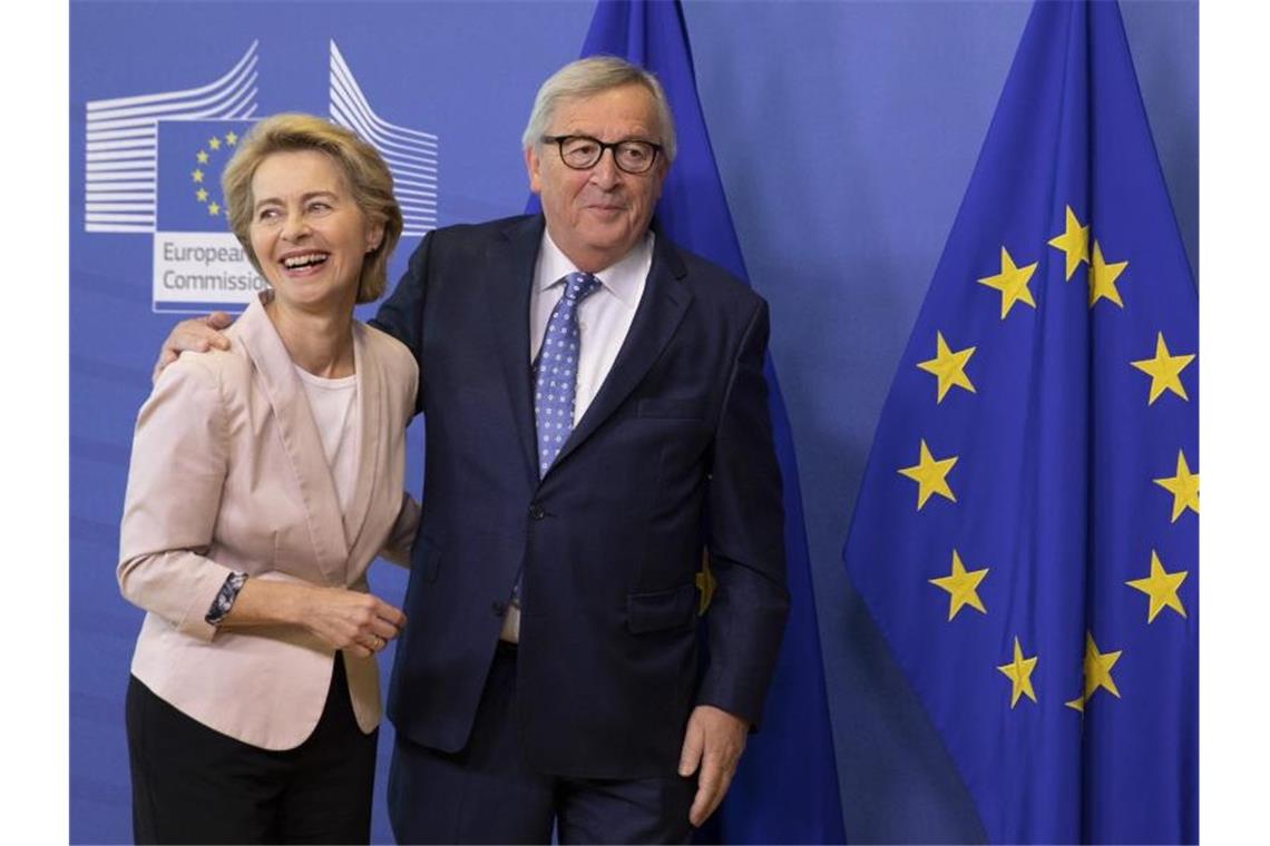 EU-Sozialdemokraten nicht von vornherein gegen von der Leyen Ursula von der Leyen und Jean-Claude Juncker in der EU-Zentrale in Brüssel. Foto: Virginia Mayo/AP