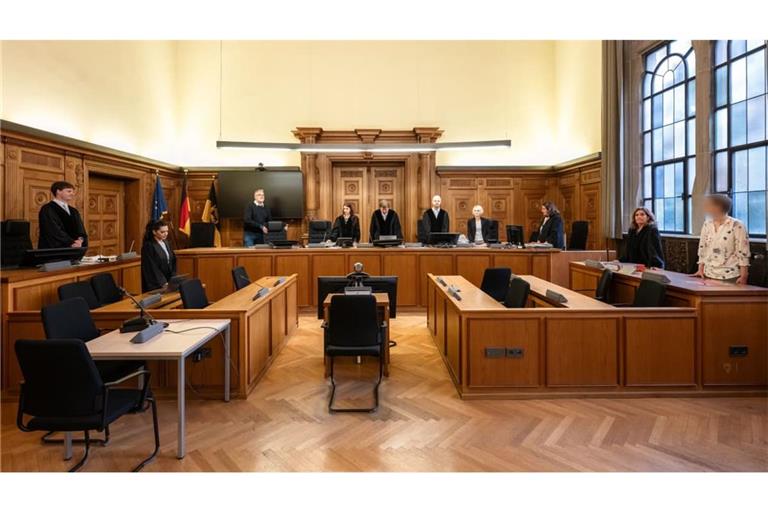 Urteilsverkündung im Frühchen-Prozess: Die Angeklagte erwartet im im Schwurgerichtssaal das Urteil der Kammer.