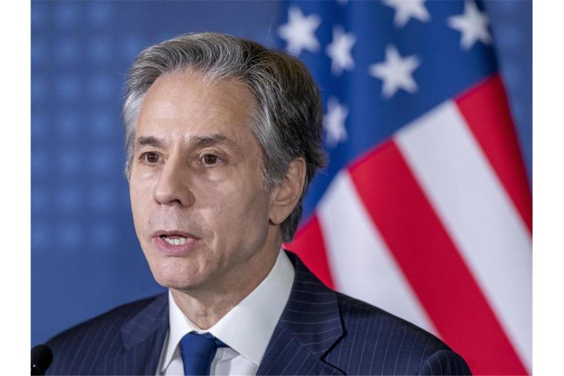 EU plant Russland Kriegsverbrechen vorzuwerfen US-Außenminister Antony Blinken bei einer Pressekonferenz in Litauen zum Ukraine-Krieg. Die Spannungen zwischen den USA und Russland wachsen. Foto: Mindaugas Kulbis/AP/dpa
