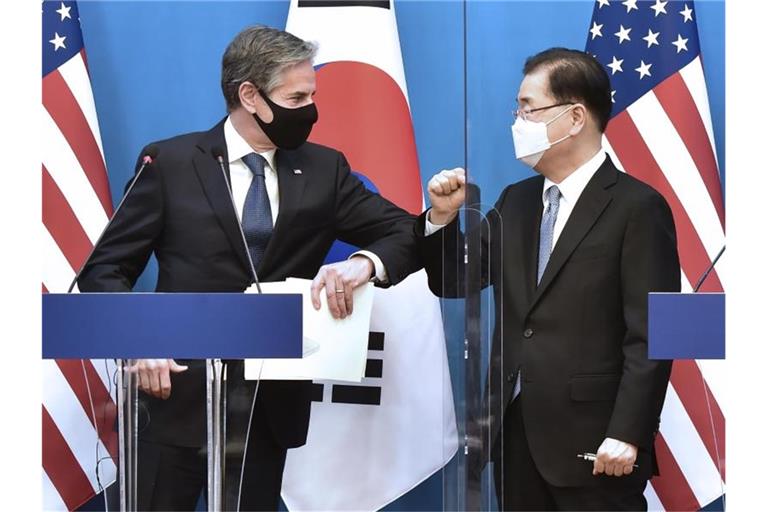 US-Außenminister Antony Blinken (l) und sein südkoreanischer Amtskollege Chung Eui Yong bei einer gemeinsamen Pressekonferenz im Außenministerium in Seoul. Foto: Lim Han-Byul/Pool via AP/dpa