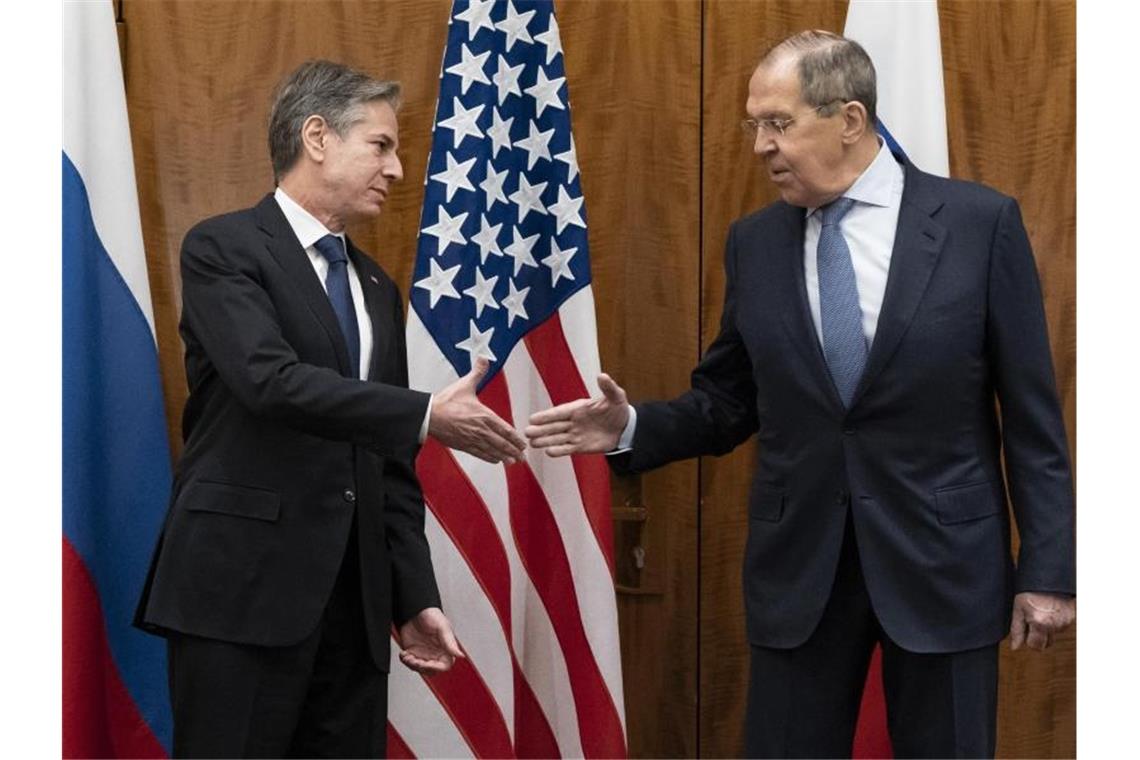 Ukraine bittet Deutschland um Hilfe US-Außenminister Antony Blinken (l) und sein russischer Amtskollege Sergei Lawrow. Foto: Alex Brandon/Pool AP/dpa