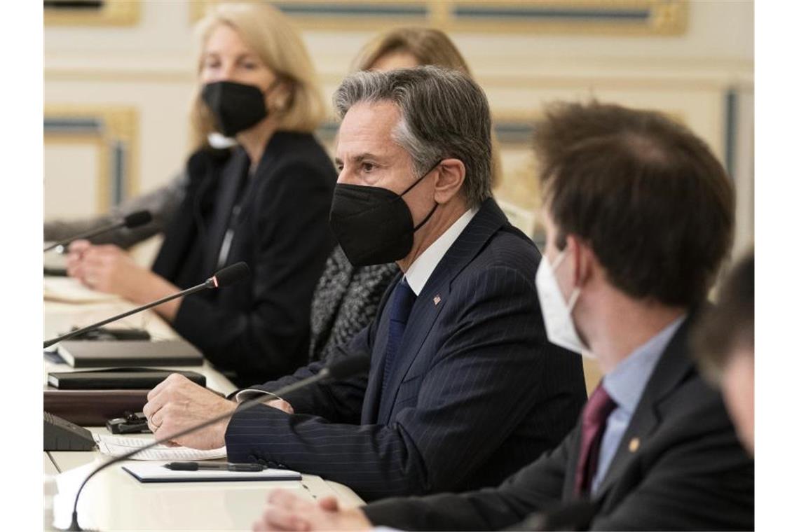 USA stellen Ukraine weitere Militärhilfe in Aussicht US-Außenminister Antony Blinken während des Treffens mit dem ukrainischen Präsidenten Wolodymyr Selenskyj in Kiew. Foto: Alex Brandon/Pool AP/dpa