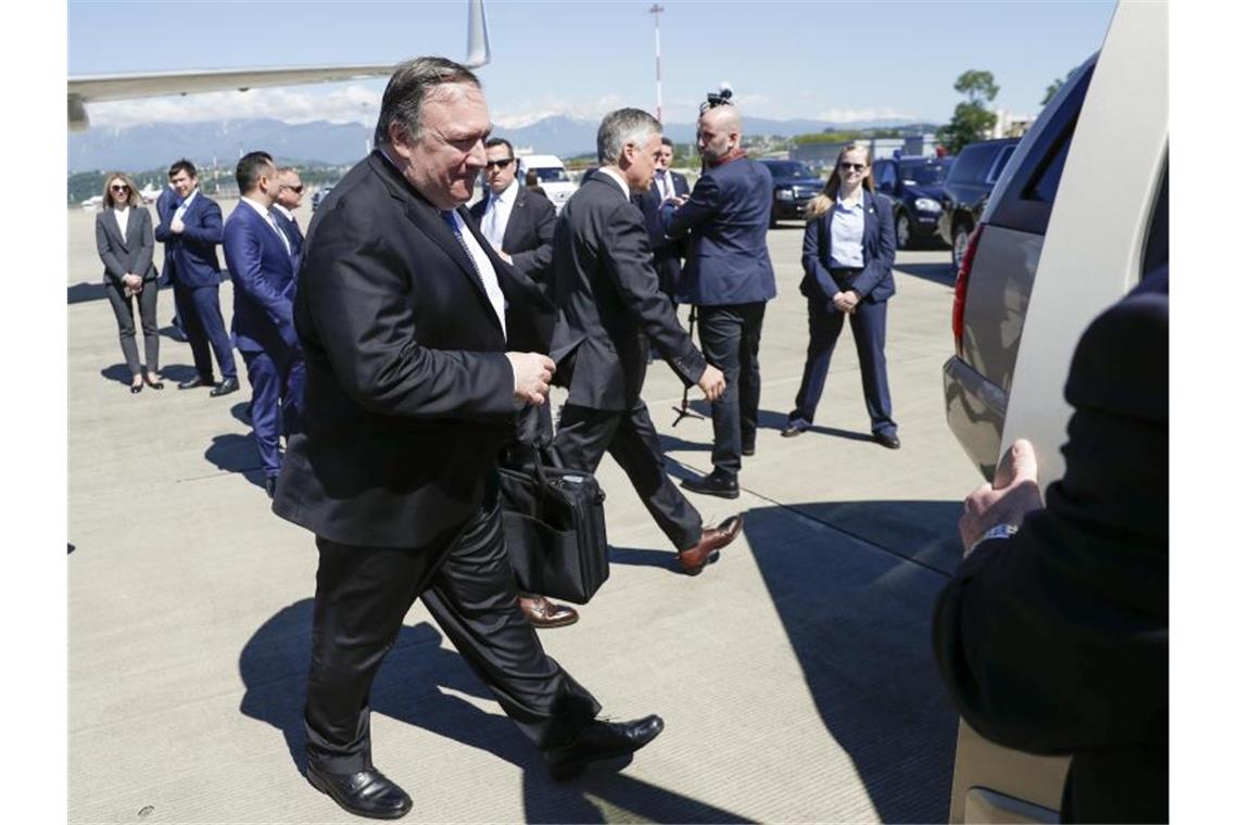 Trump sieht Redebedarf beim Iran US-Außenminister Mike Pompeo erklärte bei einem Besuch in Russland, sein Land wolle keinen Krieg gegen den Iran, bei einem Angriff auf amerikanische Interessen würden sich die USA aber wehren. Foto: Pavel Golovkin/AP POOL