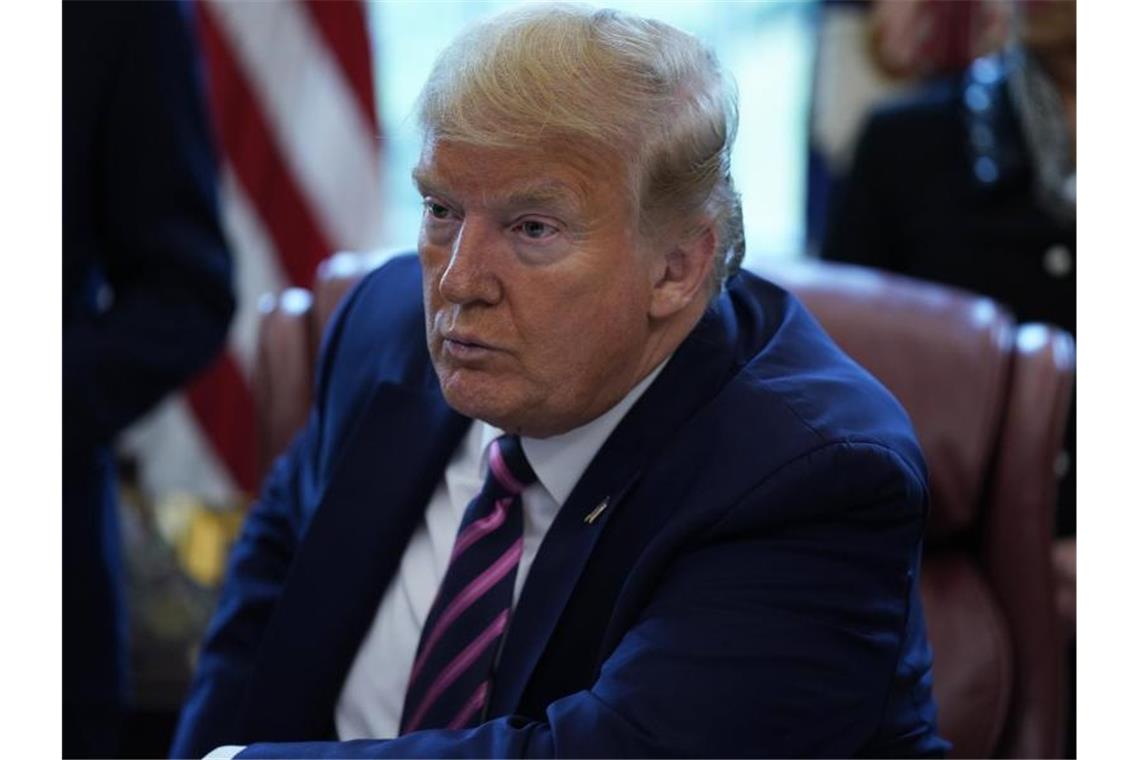 Trump widerspricht Bericht über Alltag in der Krise US-Donald Trump hat mit wütenden Tweets auf einen Artikel in der New York Times reagiert. Foto: Evan Vucci/AP/dpa