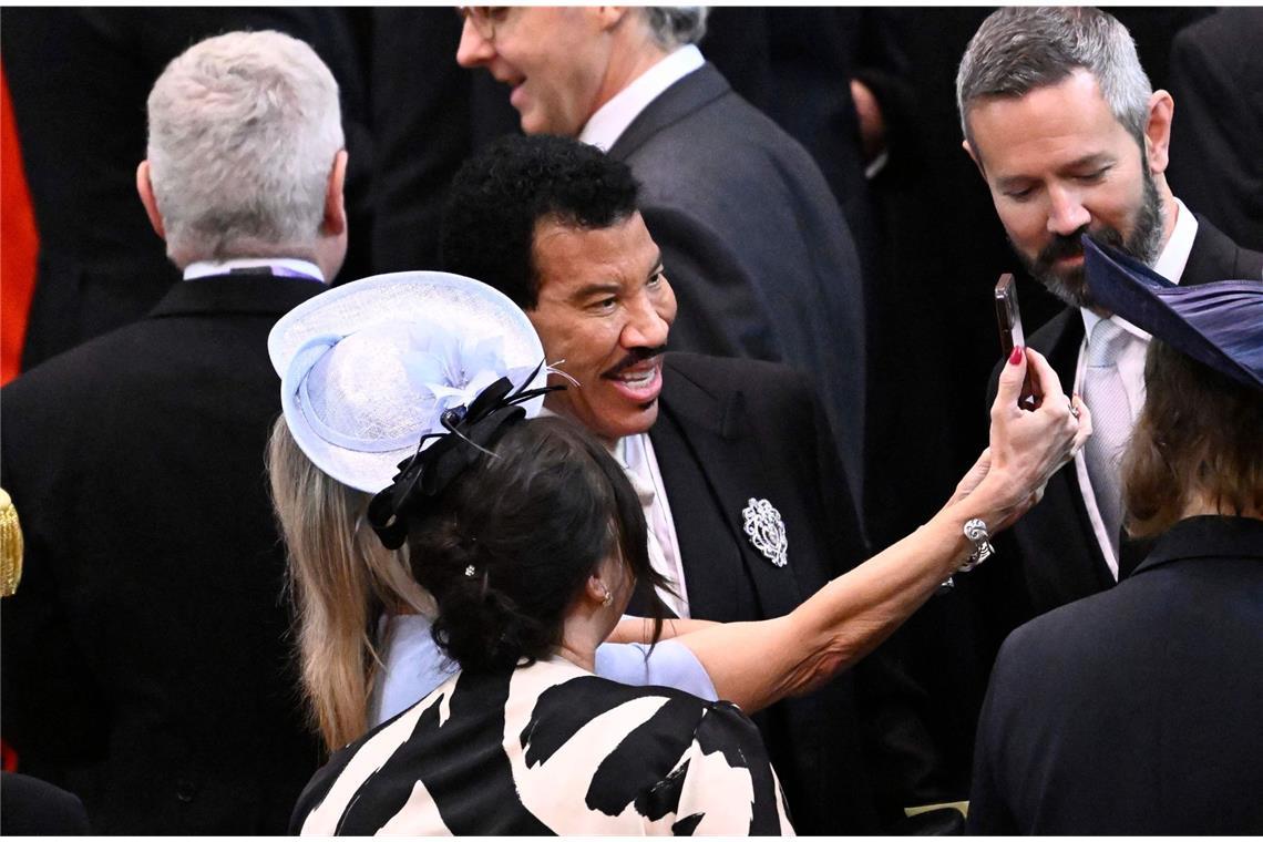 US-Popstar Lionel Richie posierte geduldig für Selfies.